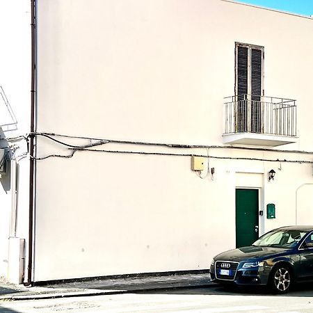 Il Mondo Aeroporto di Catania Fontana Rossa Esterno foto